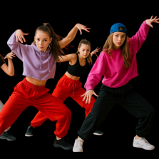 Flickor som dansar